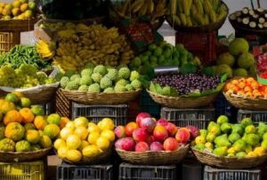 фрукты на рынке